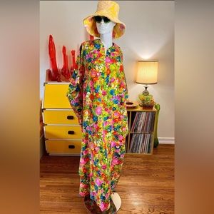 Vintage Vibrant Floral zip front Kaftan Muu Muu